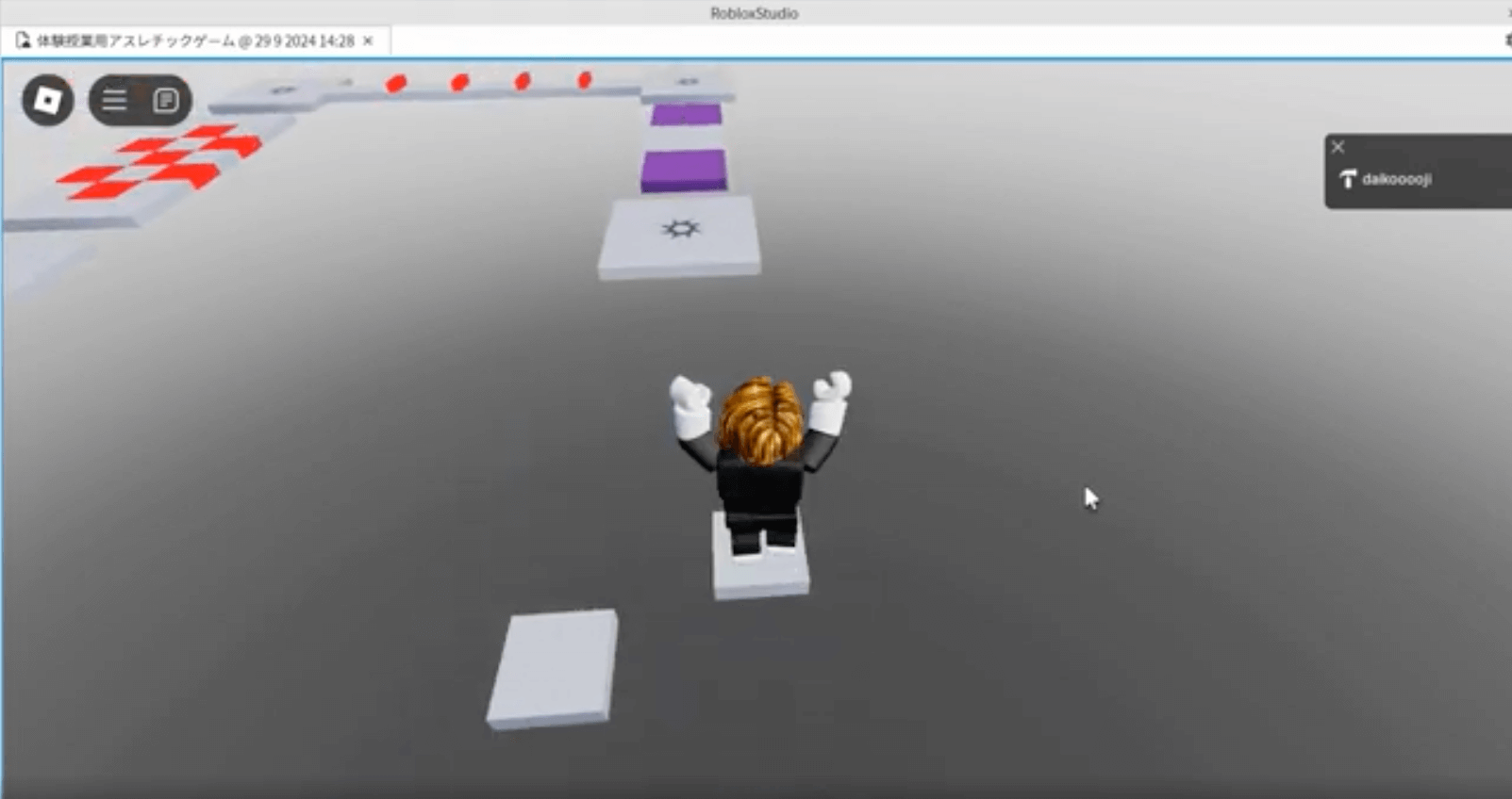 Roblox(ロブロックス)をする小学生の生徒さん