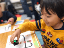 オゾボットでプログラミングを学ぶ生徒さん