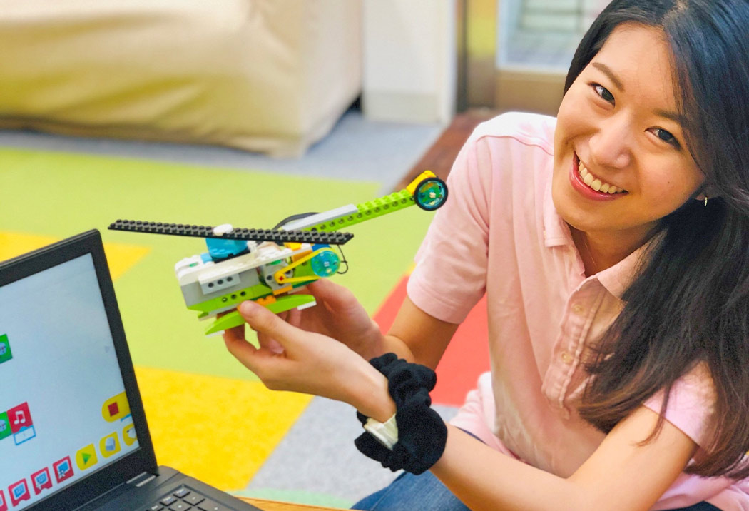 ロボットを見せる先生