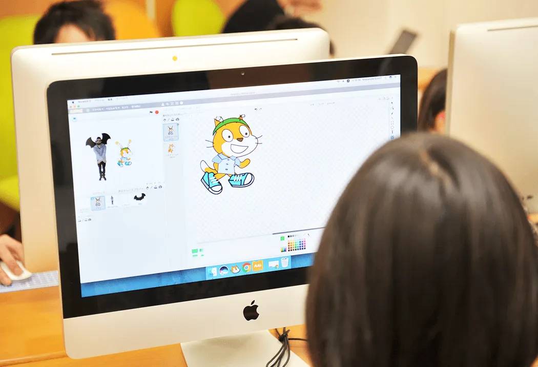 生徒さんがスクラッチをしている風景